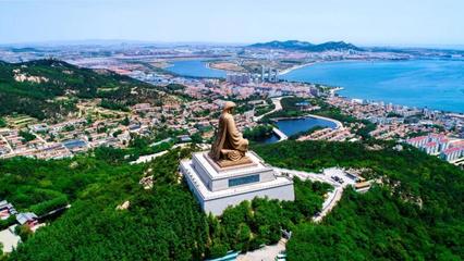 千人入境旅游團(tuán)賞鑒赤山,在大明神、千年古剎、張保皋像前久久駐留